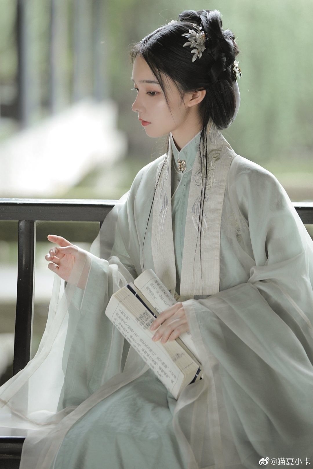 The Enchantment of Hanfu and the Zodiac:A Dedicated Exploration of Aquarius