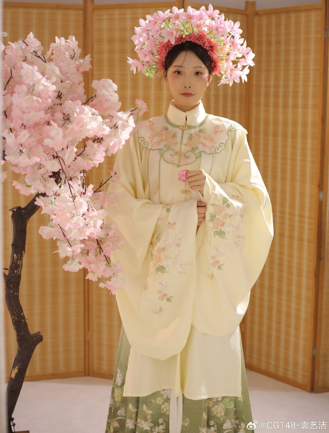 The Charm of Cheongsam-Style Short-Sleeve Tops