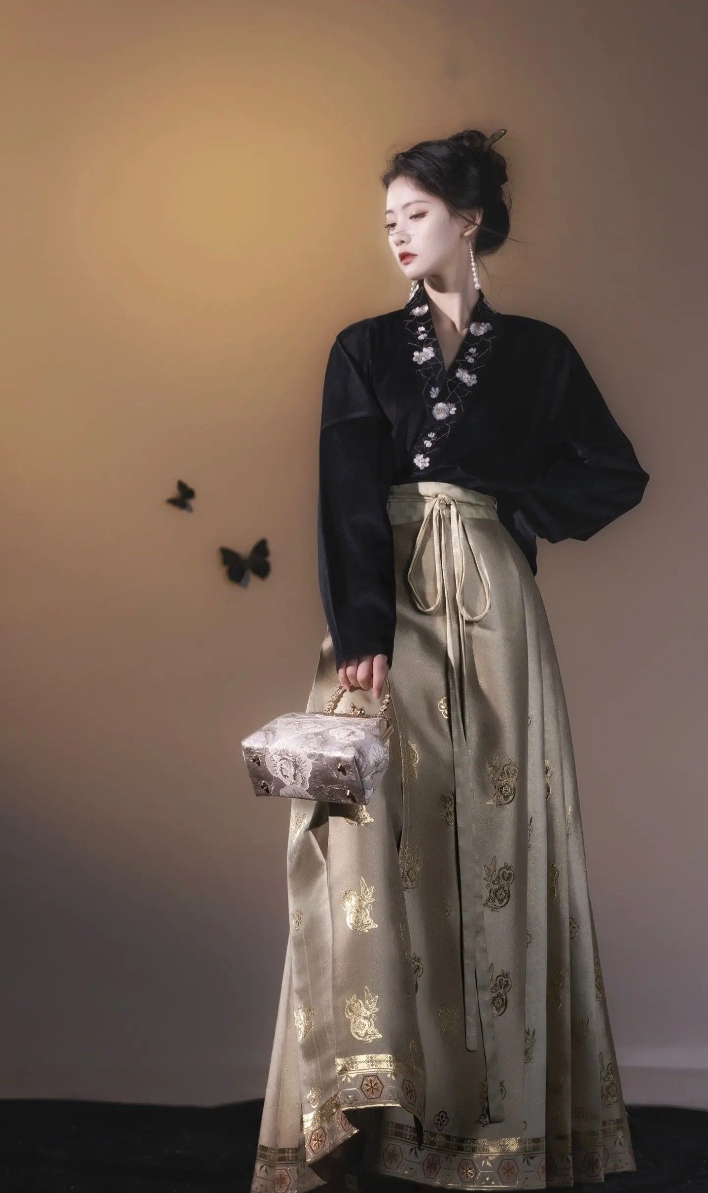 Plus Size Erotic Cheongsam:Embracing the Beauty of a Different Frame