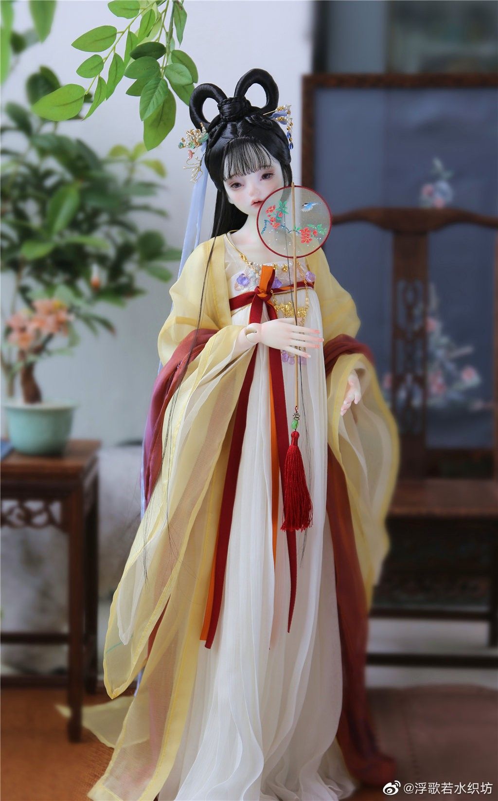 The Blooming Deity:A Journey into the World of Plus-Size Hanfu Fashion