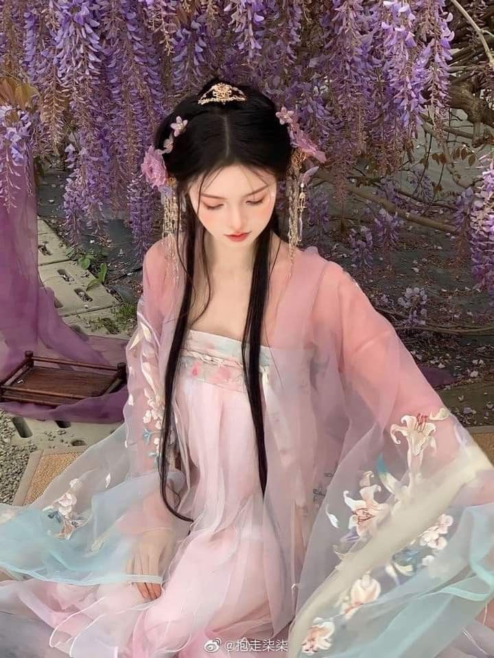 Autumn Chic:The Allure of Traditional Tang Suit for Women