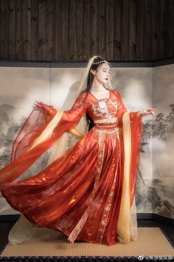 The Charm of Mini Green Hanfu:A Closer Look at the Green Attire of Traditional Chinese Culture