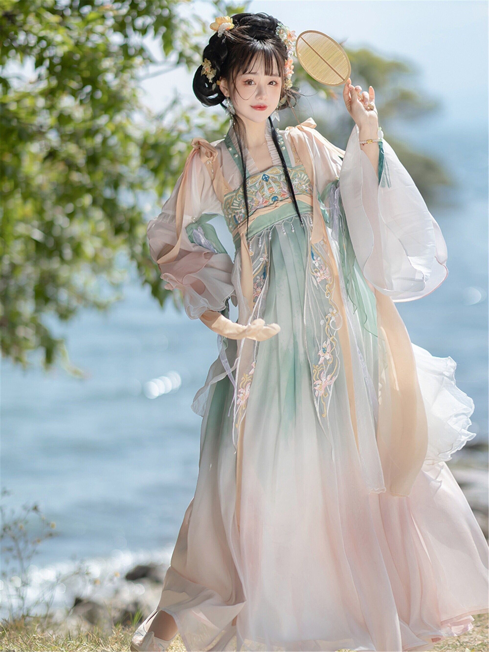 Reimagining the Qipao:The Rise of小众改良旗袍