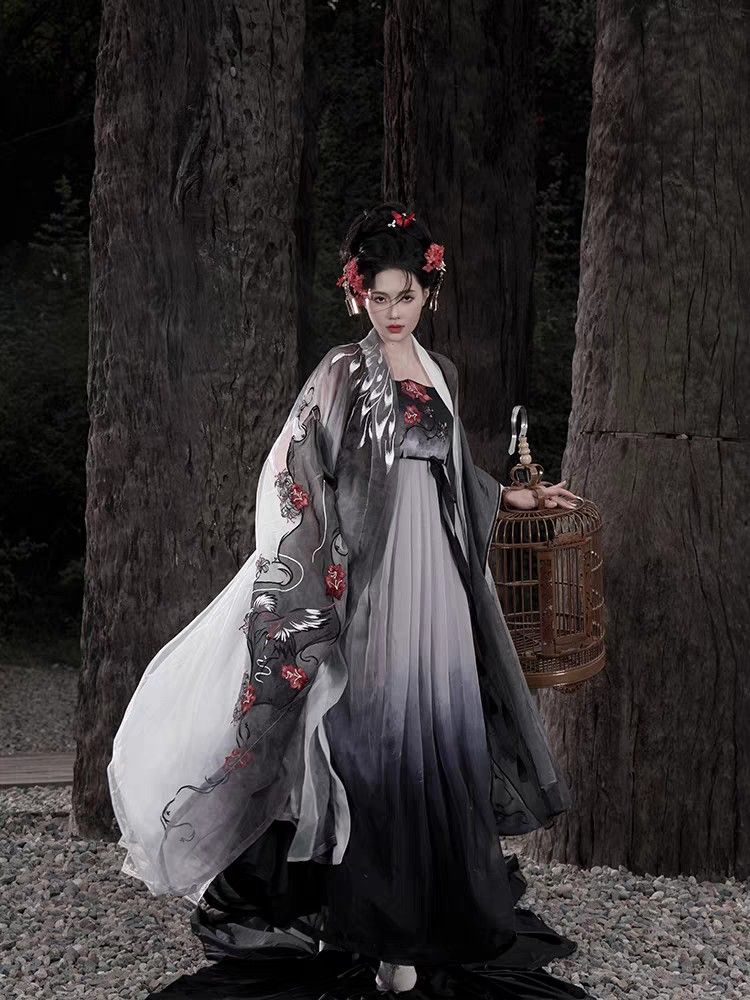 The Return of the Wild Geese:West Window Moon and the Revival of Hanfu Fashion