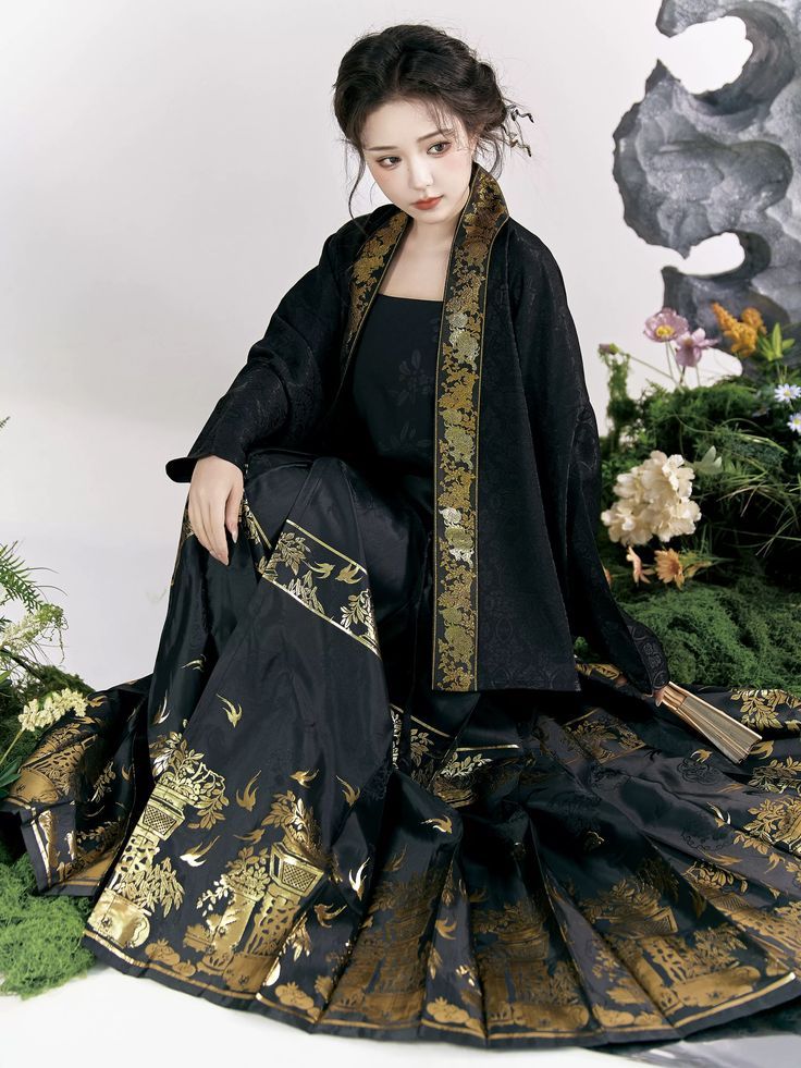 The Enchantment of Hanfu and the Watery Charm of Cancer:The Story of Ye Loli