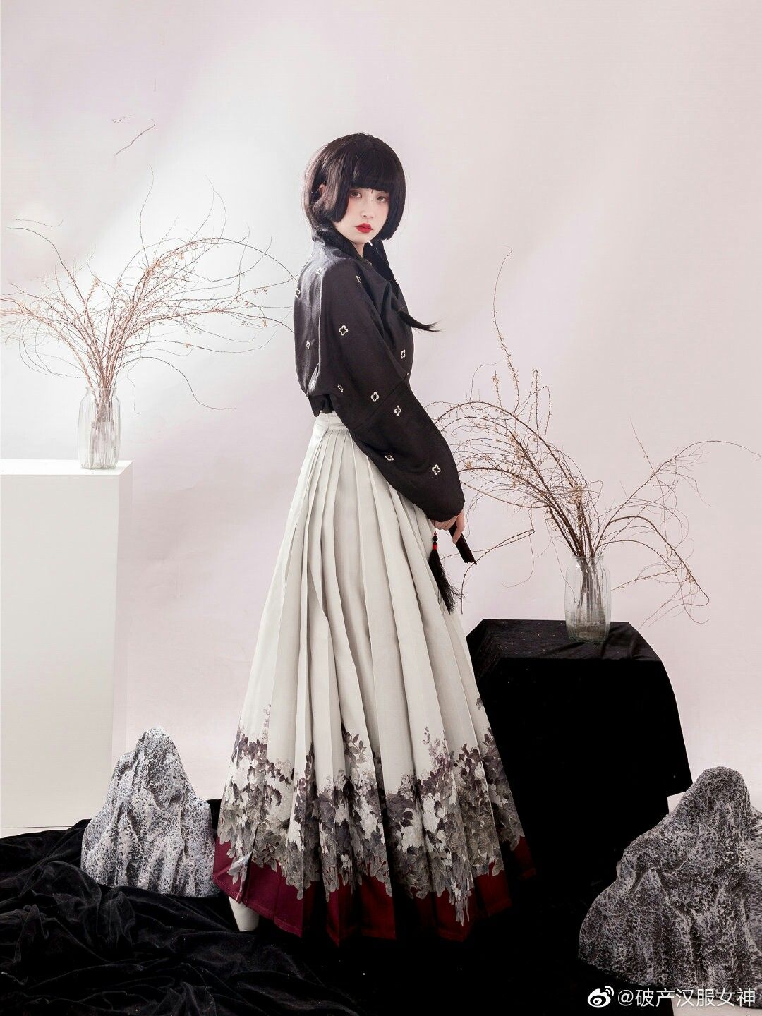 Winter Celebration:A Girls Hanfu Traditional拜年服 Winter Celebration:A Girls Hanfu Traditional拜年服