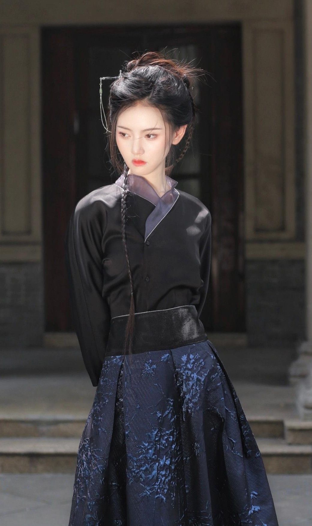 Hanfu Fashion with a Bonus of an Umbrella:A Cultural Purchase Experience