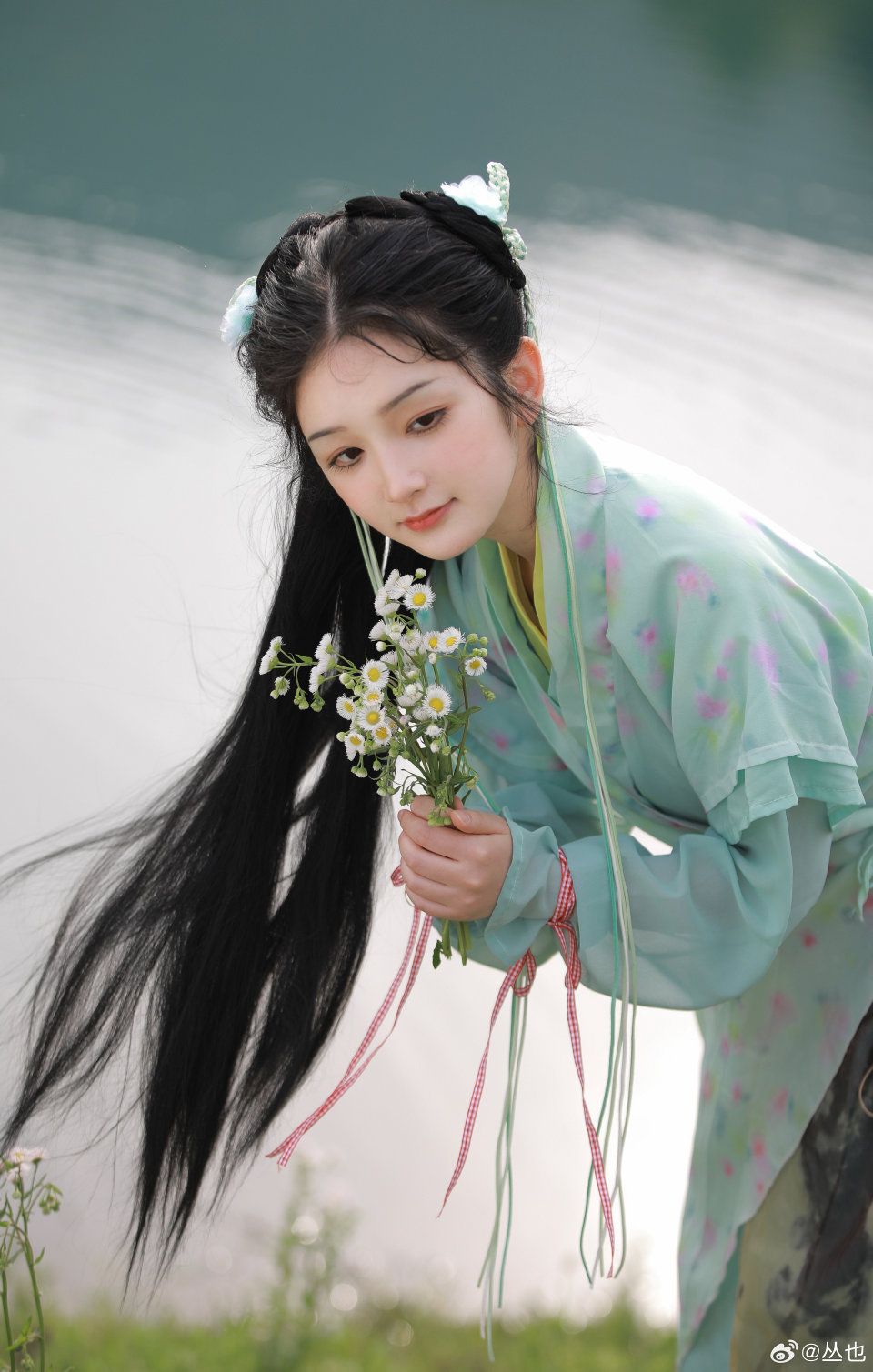 The Enchantment of Hanfu Robes:Ancient Charm of the Long Gowns