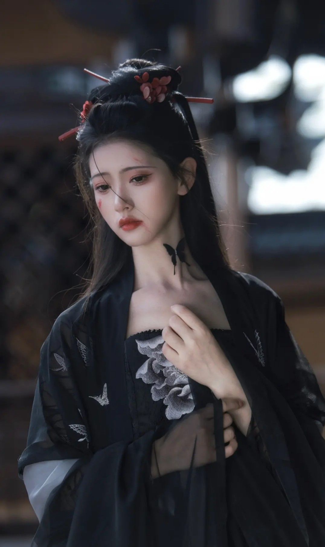 Red Girls Cheongsam:A Cultural Icon of Chinese Heritage