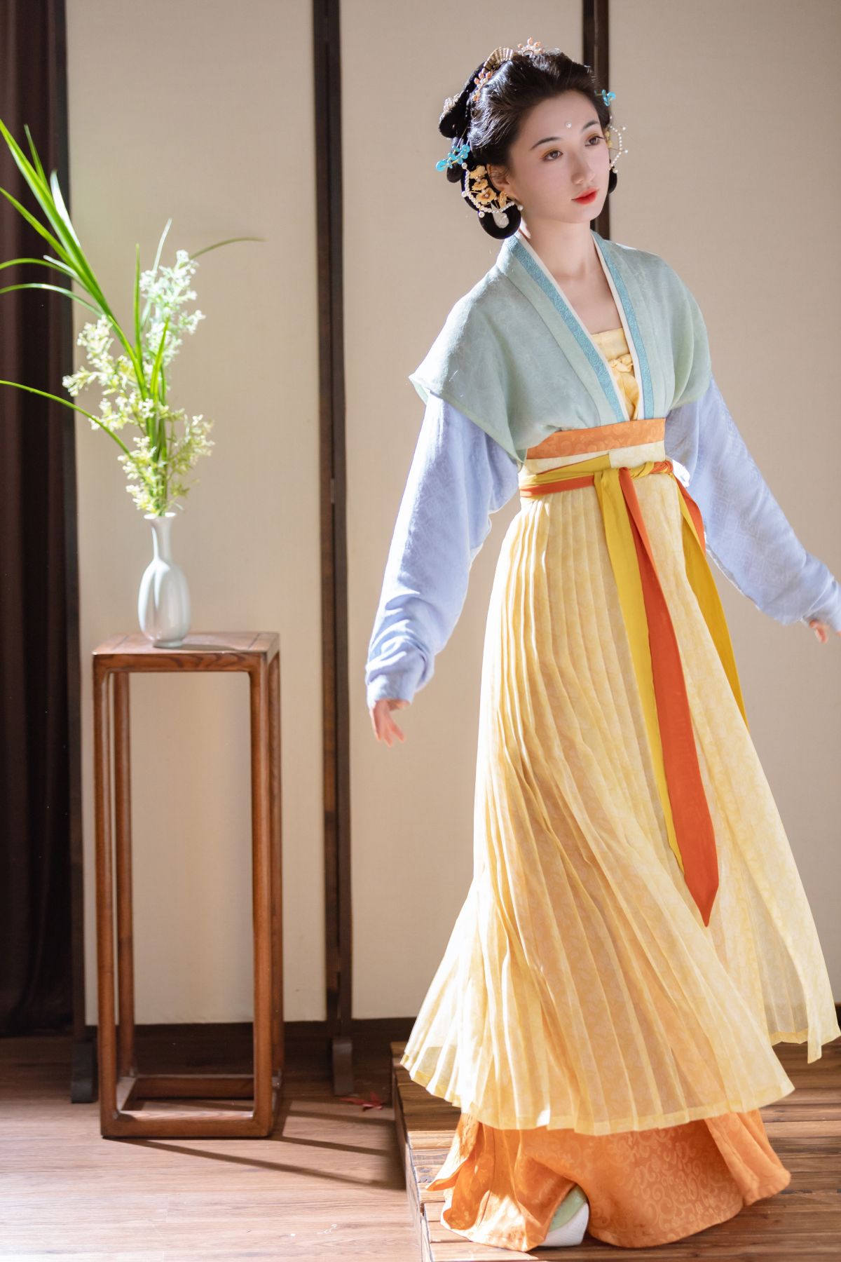 Mega-Brand Blind Boxes and the Resurgence of Traditional Hanfu Fashion