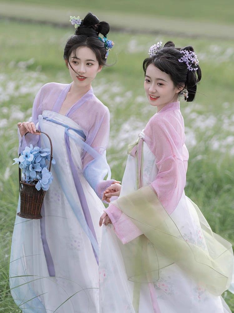 Winter Hanfu Fashion for Junior High School Girls:A Guide to Traditional Elegance