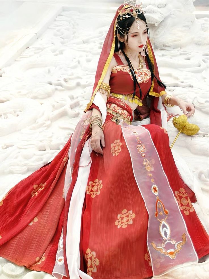 The Charm of Golden Silk Cheongsam:A Medium Length Version