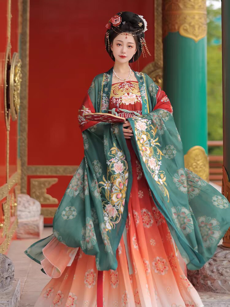 Rilan Handcrafted Cheongsam Shop:Preserving the Art of Traditional Chinese Clothing