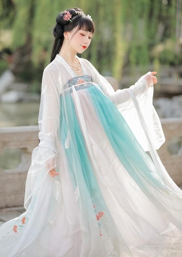 Embracing the Eroticism of Cheongsam:A Journey into Traditional Chinese Sexuality