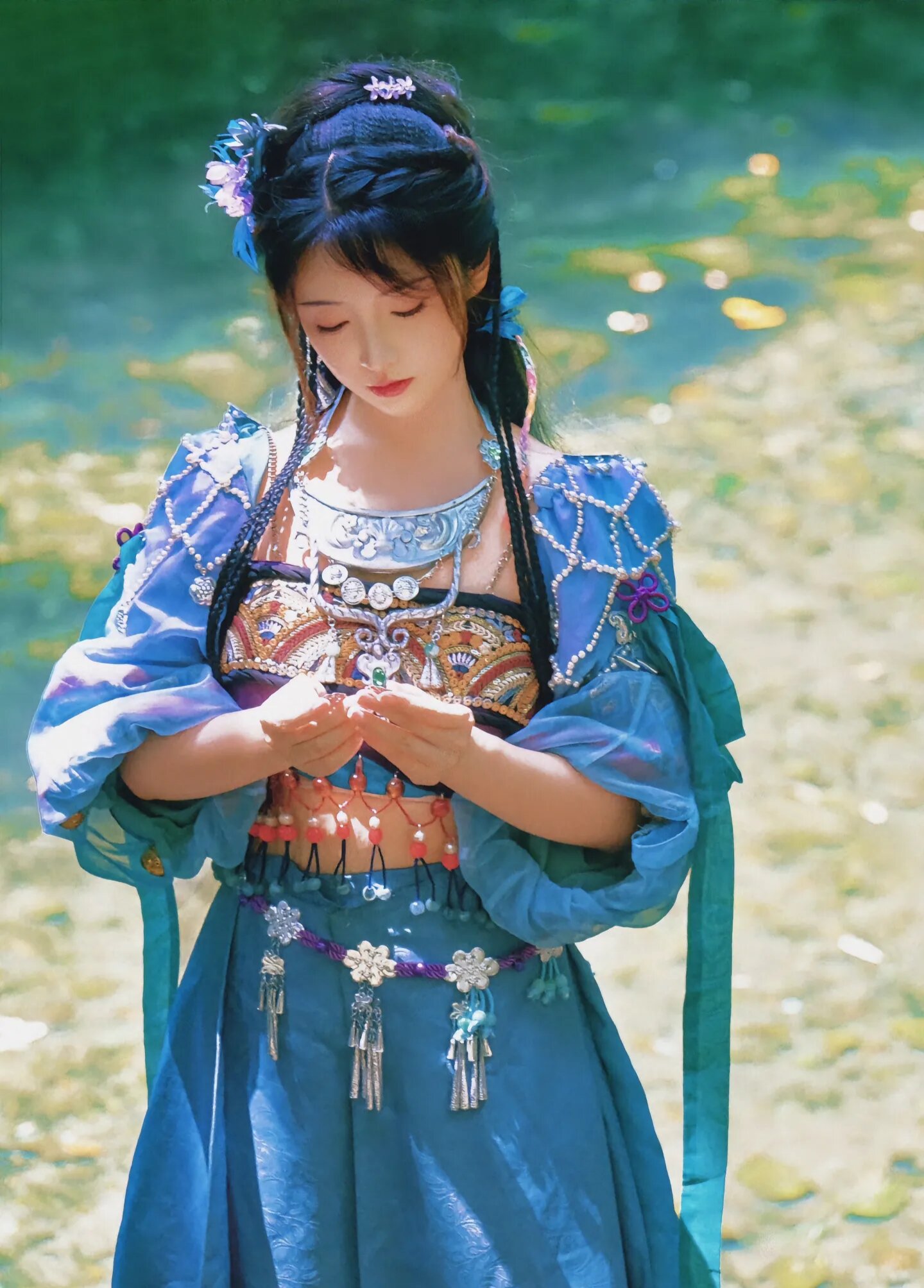 Traditional Chinese-Style Ancient Costume for Female Students:A Blend of Elegance and Heritage