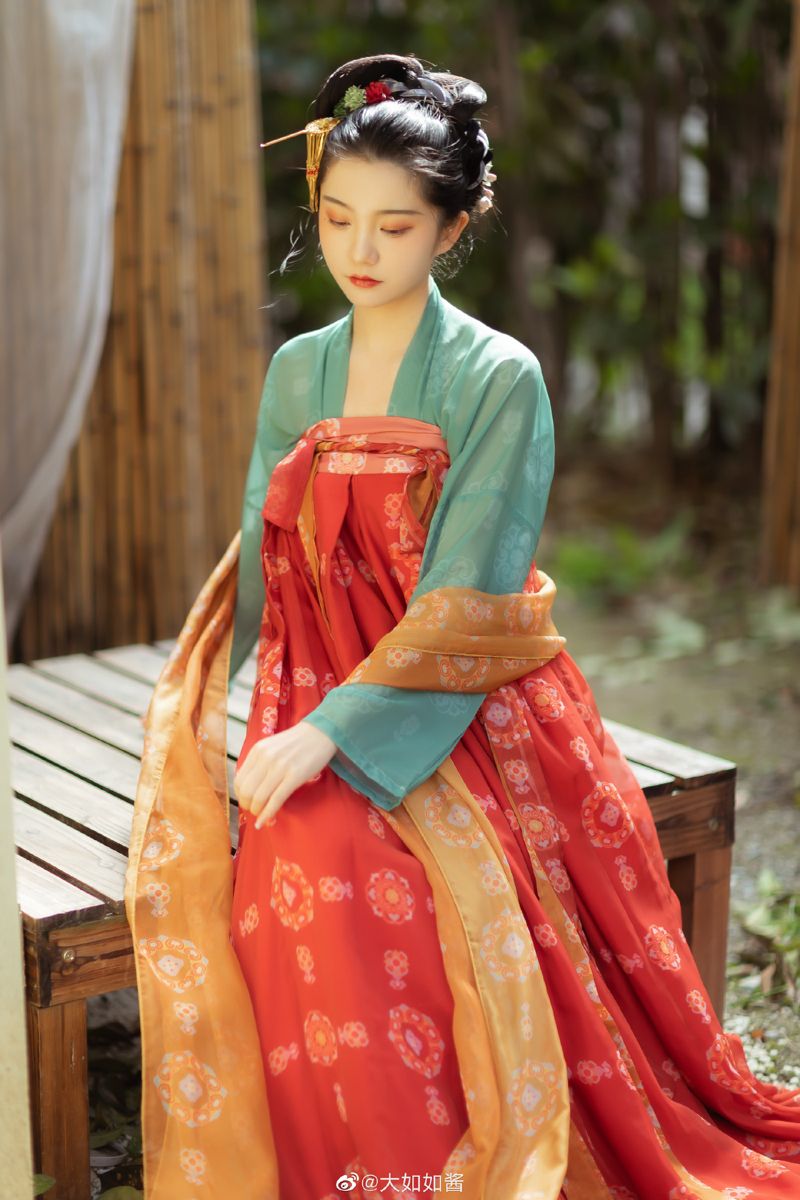 Exploring the Enchantment of Traditional Hanfu Sleepwear and Ancient Costume Attire