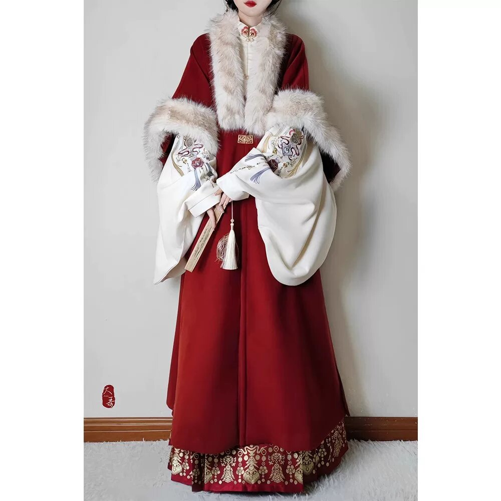 Petite Charm:The Mid-Length Cheongsam for the Little Girls Petite Charm:The Mid-Length Cheongsam for the Little Girls