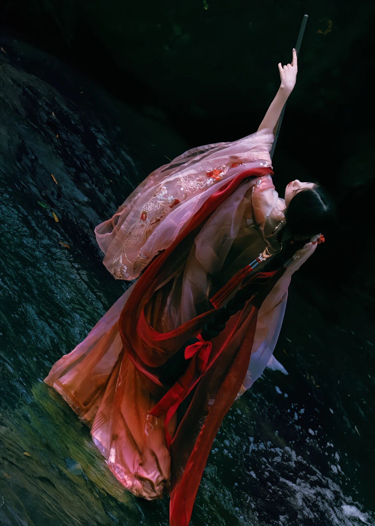 The Long-Style Hanfu Open-Front Jacket:A Blend of Tradition and Modernity