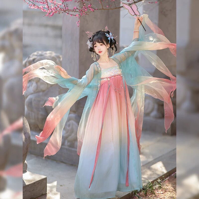 Ancient Elegance in Summer:The Allure of Traditional Chinese Womens Attire