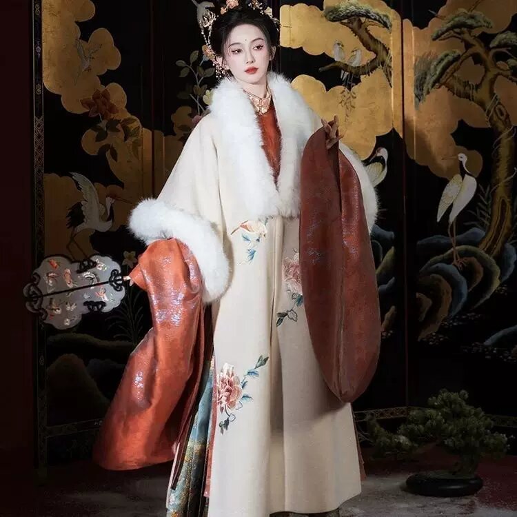 Winter Comfort in Oversized Hanfu Shoes:A Guide to Styling and Comfort in Cold Weather