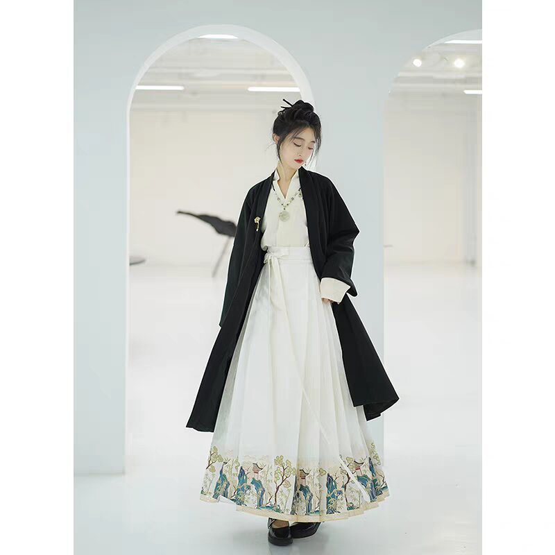 The Splendor of Li Susu:Exploring the World of Changyue Jinmings Hanfu Fashion