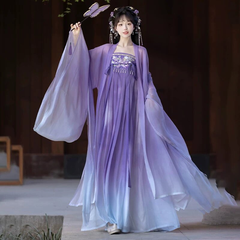 Light Blue Horseface Skirt:A Blend of Tradition and Modernity