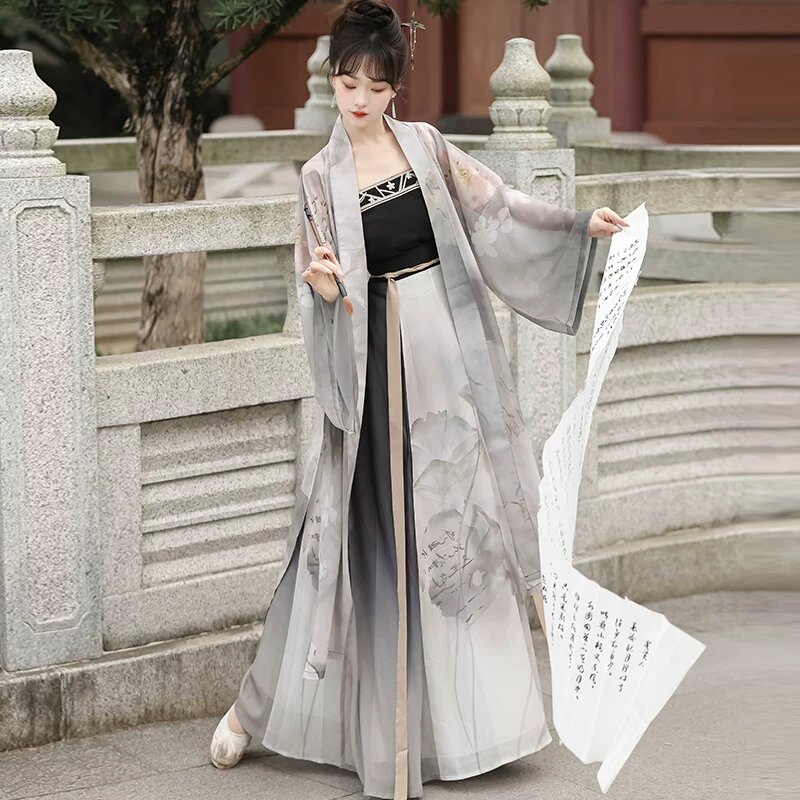 Ethereal Beauty of Traditional Chinese Dress in Young Girls:The Ancient Charm of Hanfu Fashion