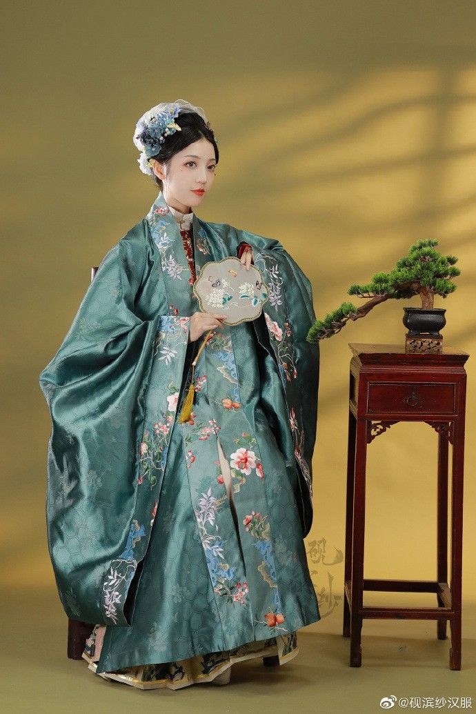The Charms of Black Hanfu Strappy Dress