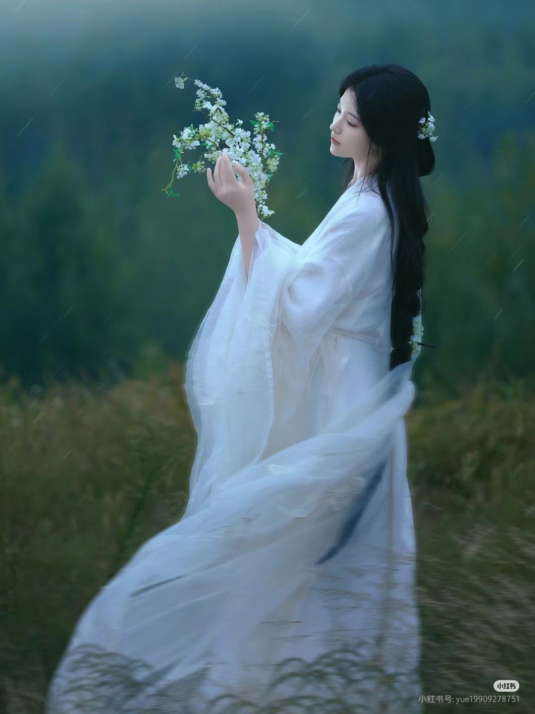 The Enchanting Wealth God in Traditional Hanfu:A Tale of a Lovely Maiden