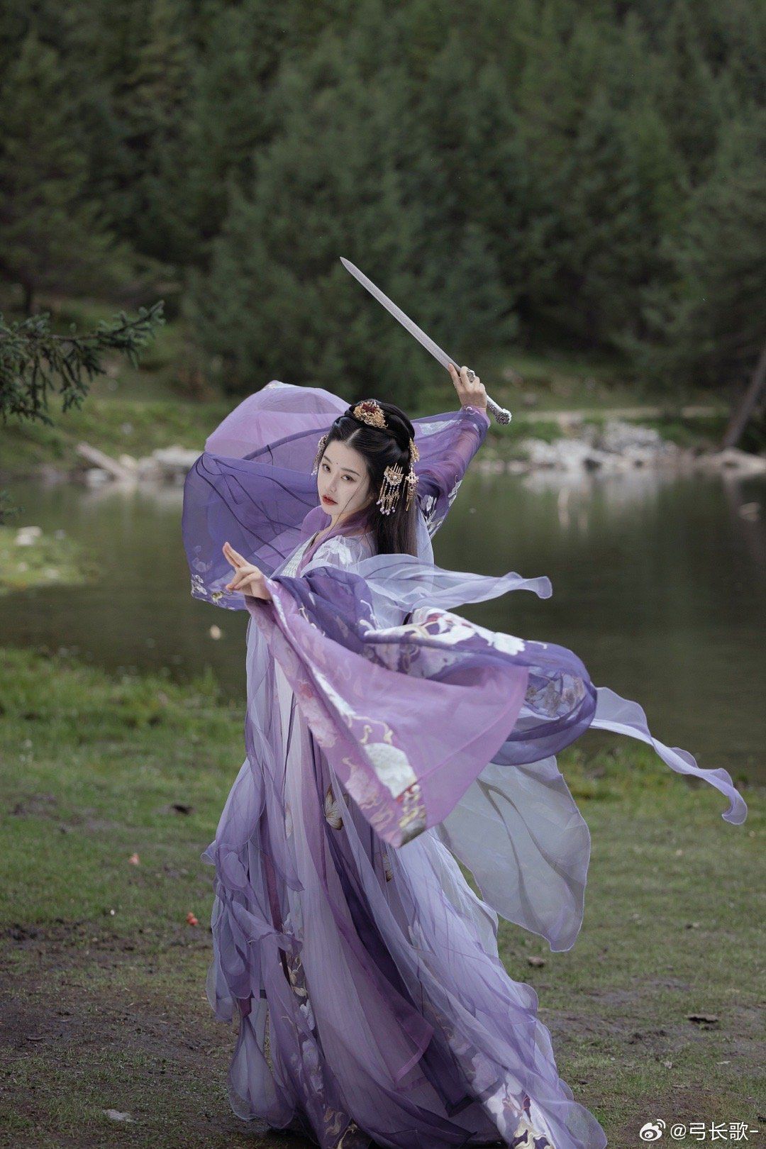 Reinventing Traditional Hanfu:Modern Innovations in Classic Chinese Fashion