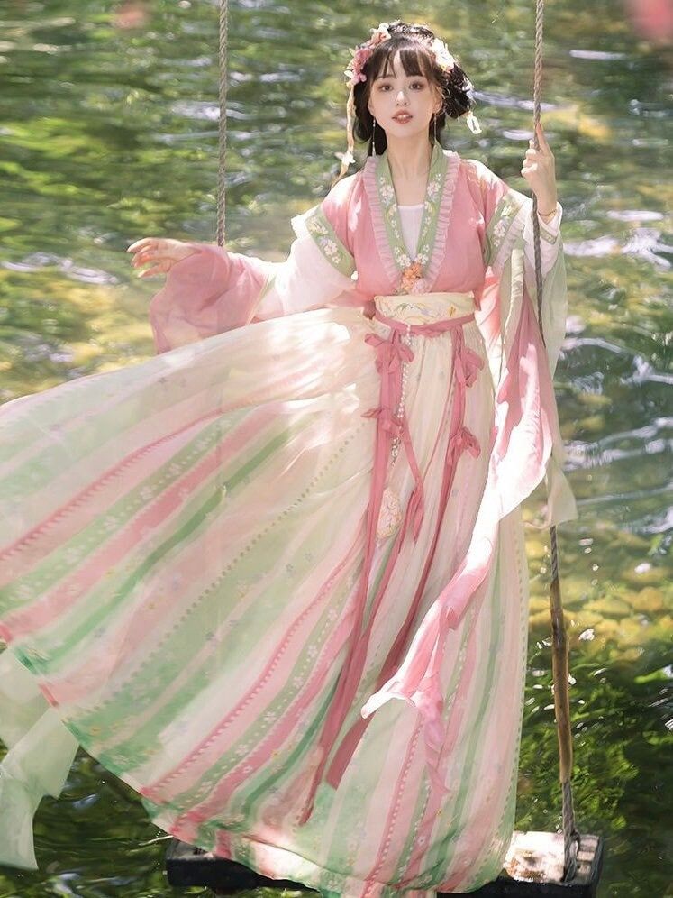 The Splendor of Hanfu Skirt:A Journey into the World of Traditional Chinese Clothing