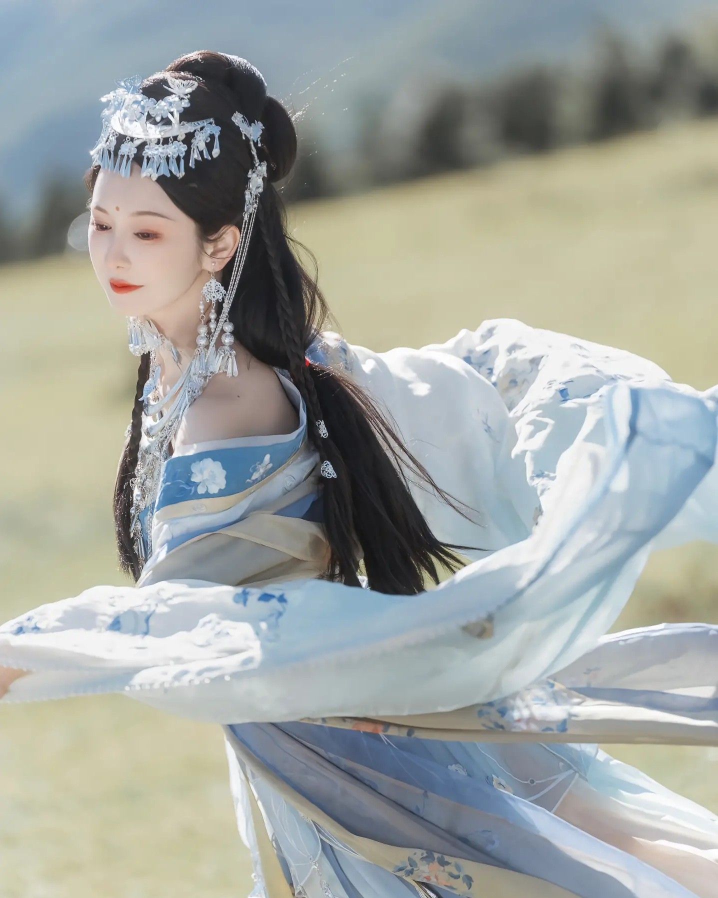 Neo-Ming Style:The Revival of the Horseface Skirt with Modern Earring Trends Neo-Ming Style:The Revival of the Horseface Skirt with Modern Earring Trends
