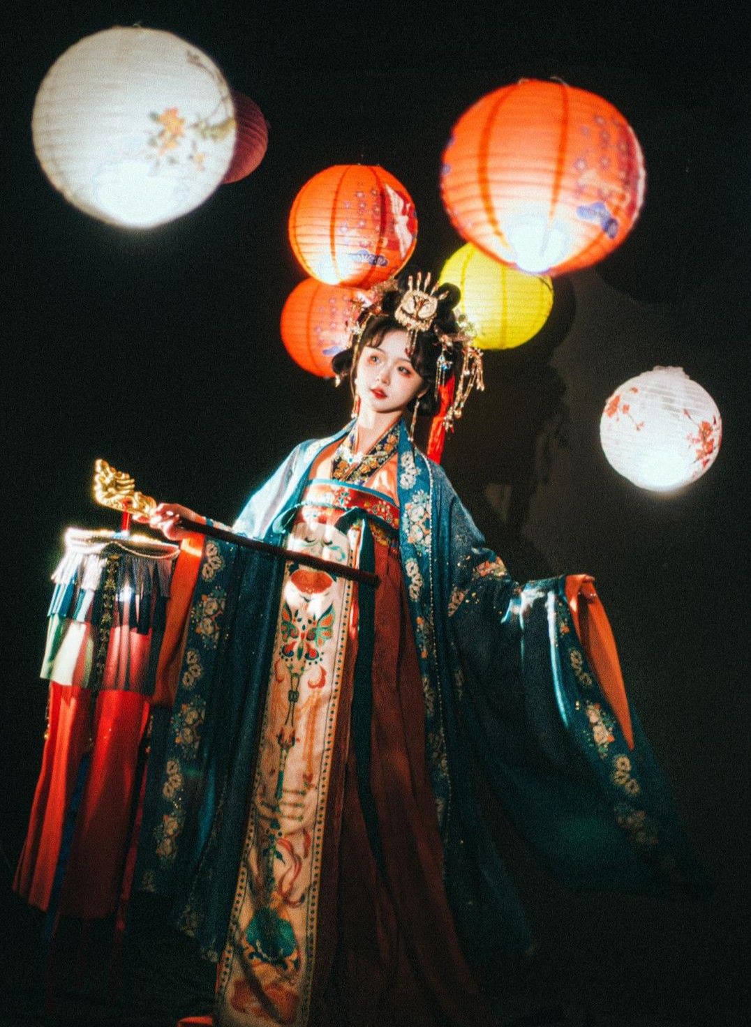 The Allure of the Multifaceted Dance Dress:The Cheongsams Evolution