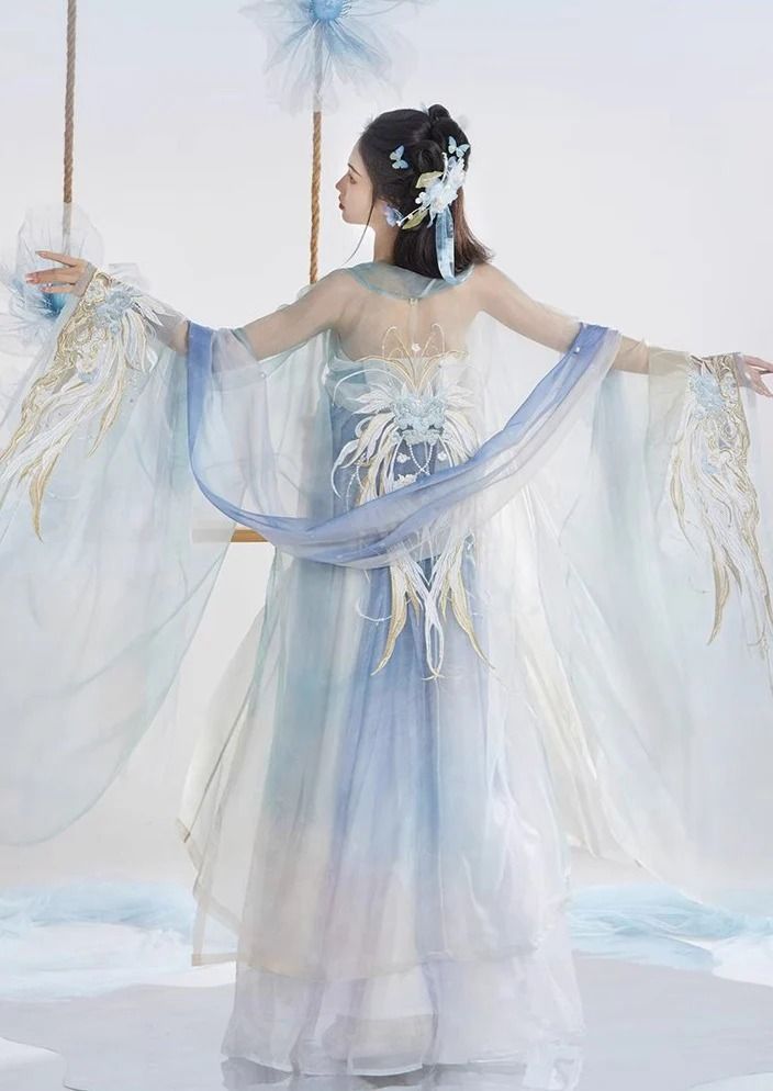 The Mamen Dress:A Close Examination of its Headwear