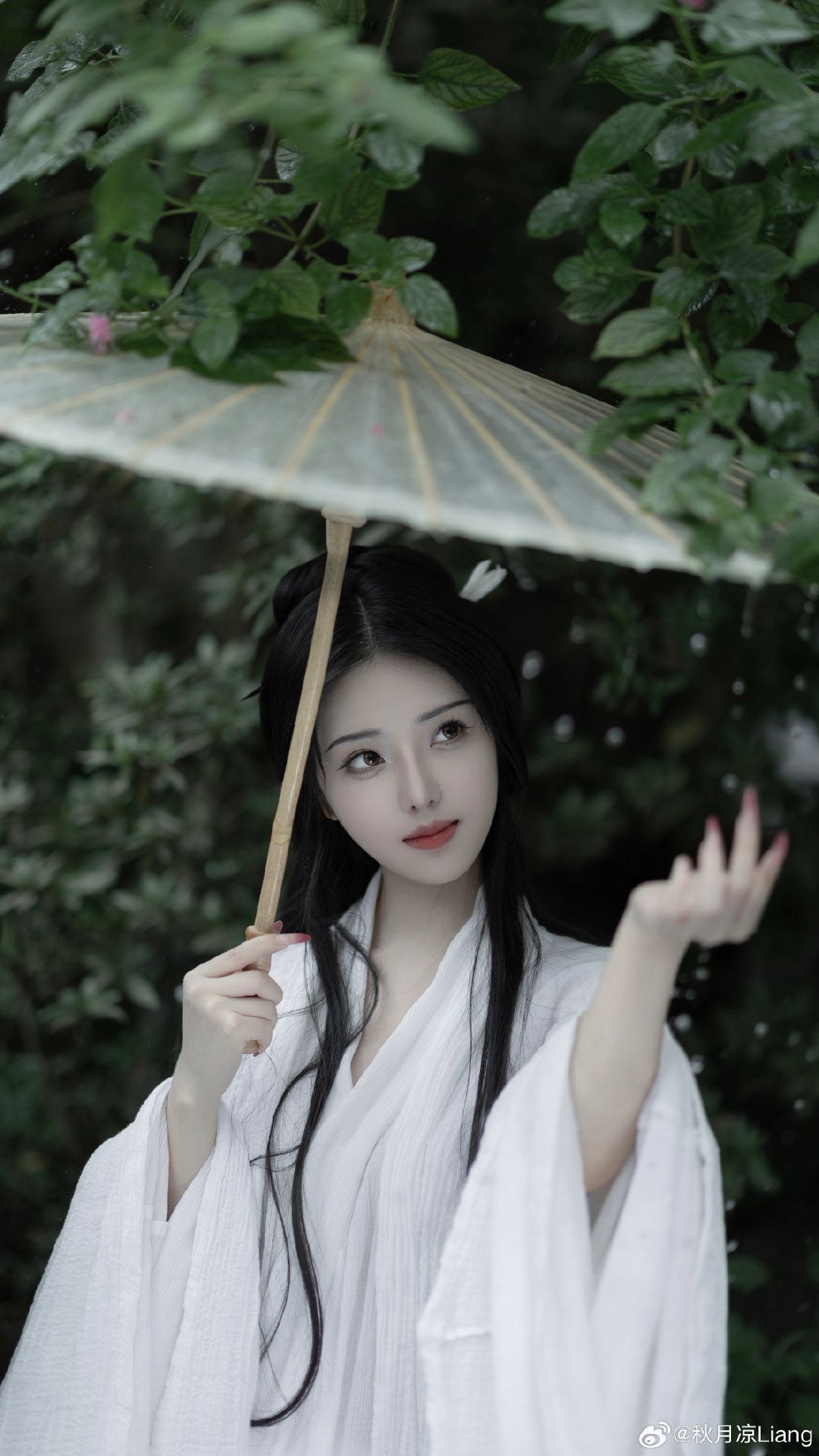 The Invention of Hanfu Anti-Drop Device:A Modern Solution for Preserving Traditional Elegance