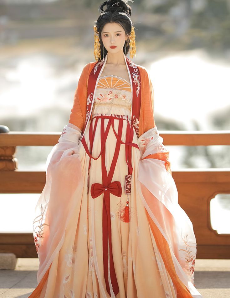 The Story of Jingyun Rans Cat and Horse-Face Dress