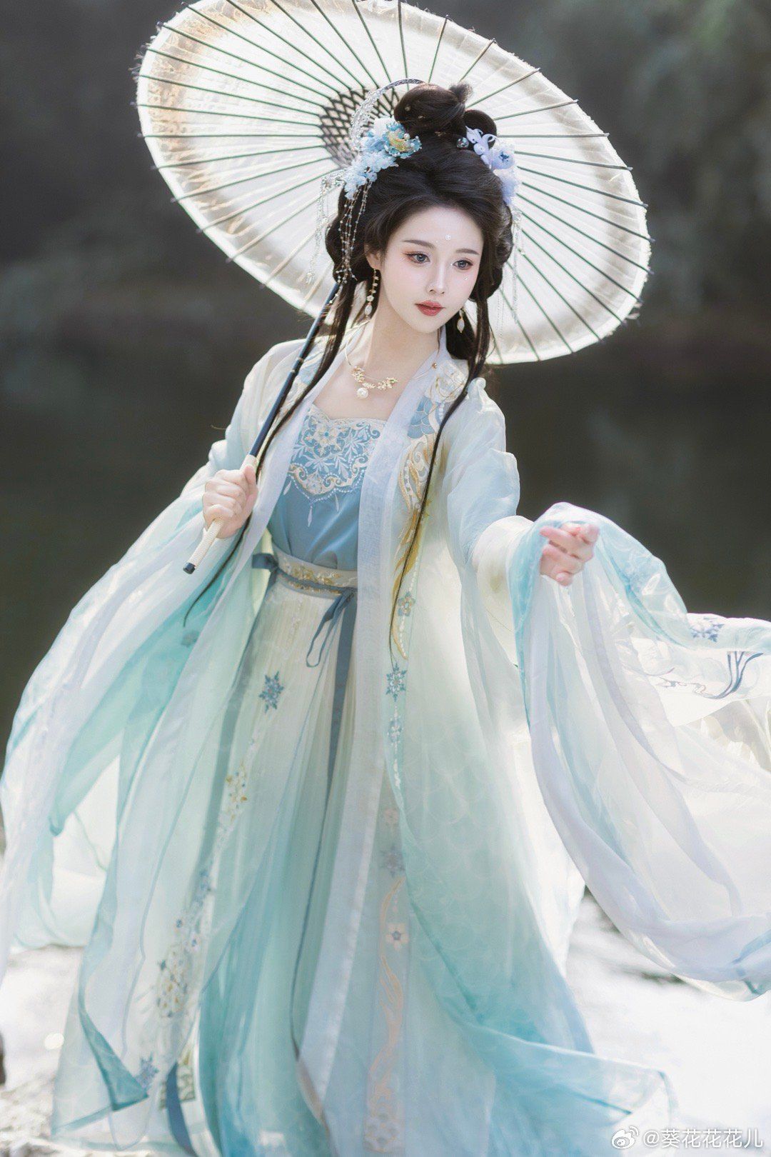 The Enchanting World of a Hanfu Aristocratic Young Master in Ancient Style
