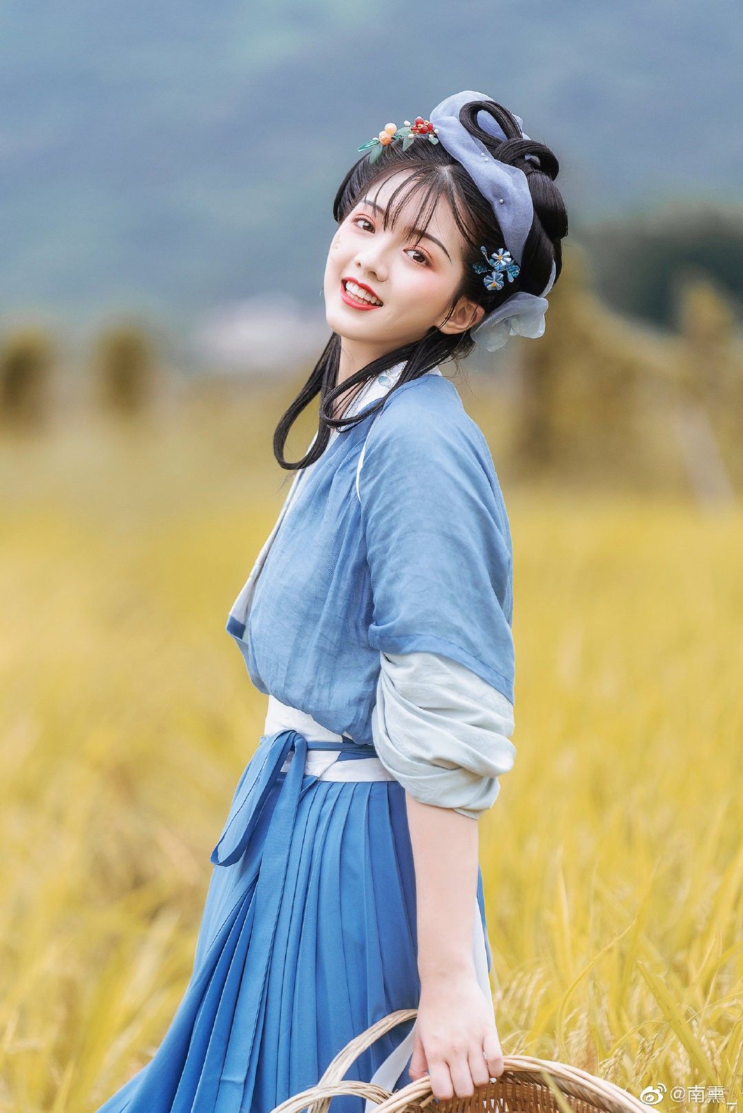Reimagining Cheongsam Skirts with Improved Ramie Fabric Reimagining Cheongsam Skirts with Improved Ramie Fabric