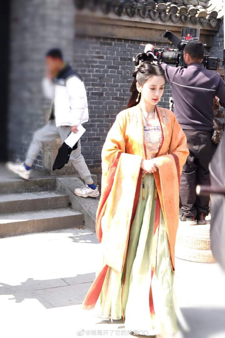 Reimagining Traditional Cheongsam:A Short-sleeved Jacket with盘扣 Innovations Reimagining Traditional Cheongsam:A Short-sleeved Jacket with盘扣 Innovations