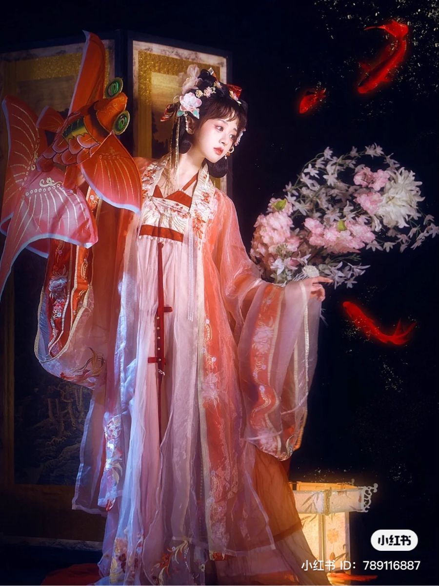 The Rise of Siling Jingtians Qipao Style in the Republic of China Era
