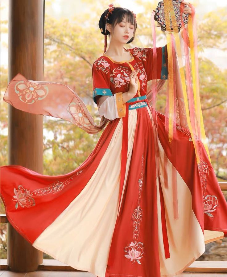 The Splendor of Hanfu:The Elegant Sleeve of the汉服女大袖 The Splendor of Hanfu:The Elegant Sleeve of the汉服女大袖