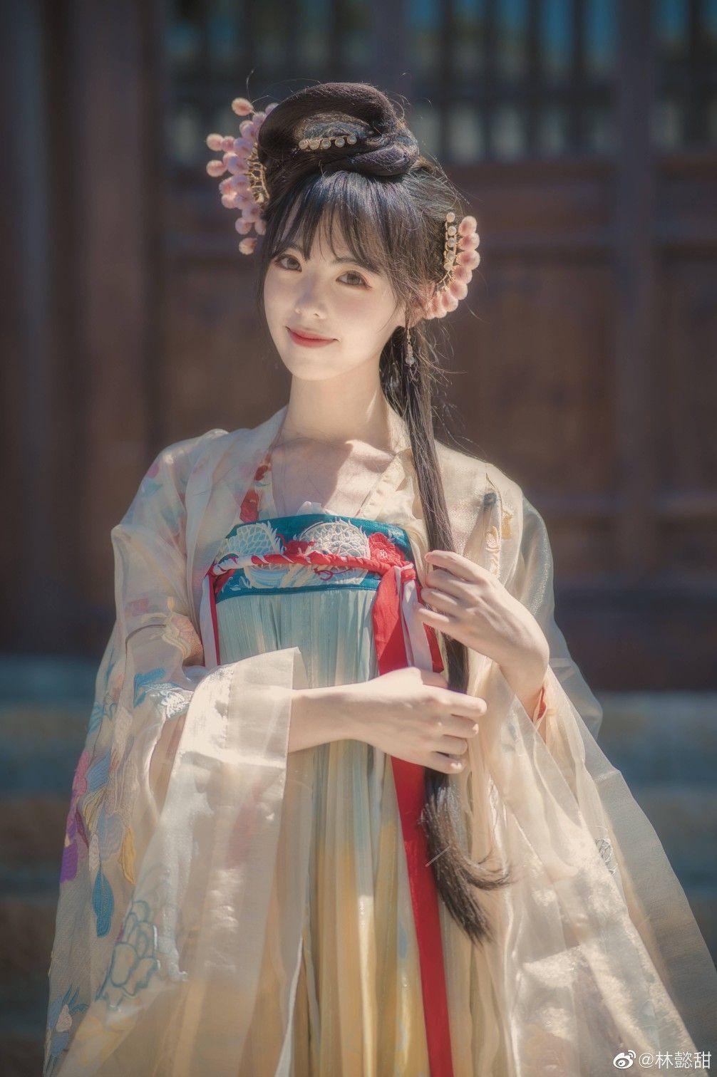 The圣母光环,传统汉服的现代演绎与跨文化融合 The圣母光环,传统汉服的现代演绎与跨文化融合