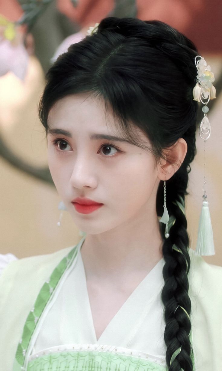 Ancient Costumes:The Enigma of Princesses in Traditional Chinese Hanfu Ancient Costumes:The Enigma of Princesses in Traditional Chinese Hanfu
