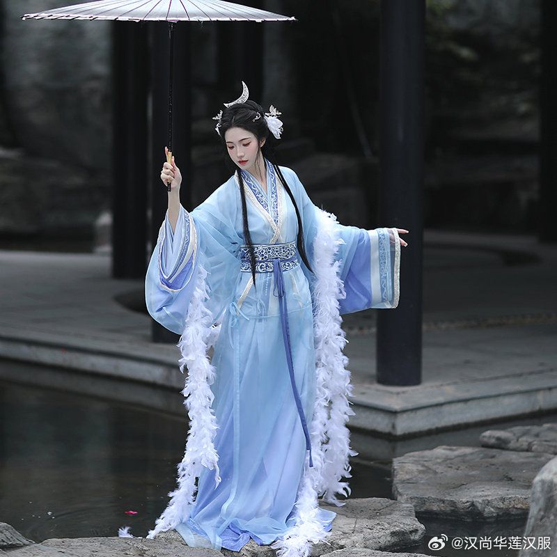 The Splendor of Hanfu Headdresses:A Girl Childs Forehead Beauty The Splendor of Hanfu Headdresses:A Girl Childs Forehead Beauty