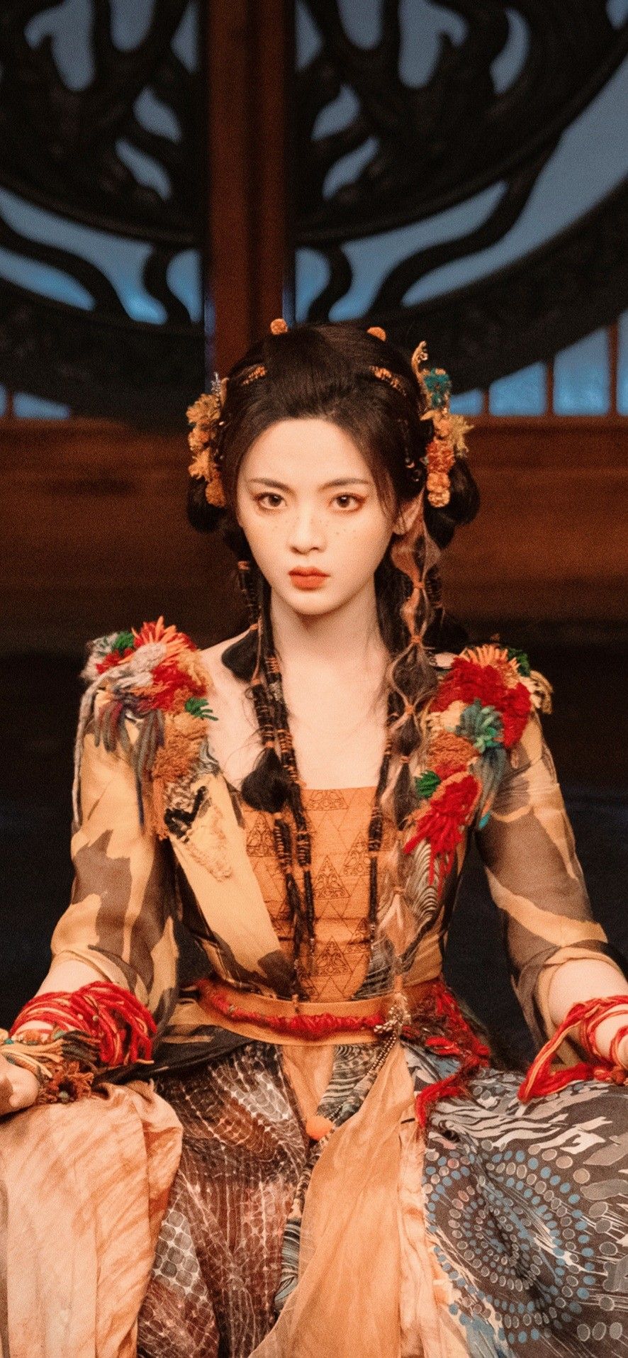 The Enchanting Beauty of Hongfu Dress with the Flower of the Other Side