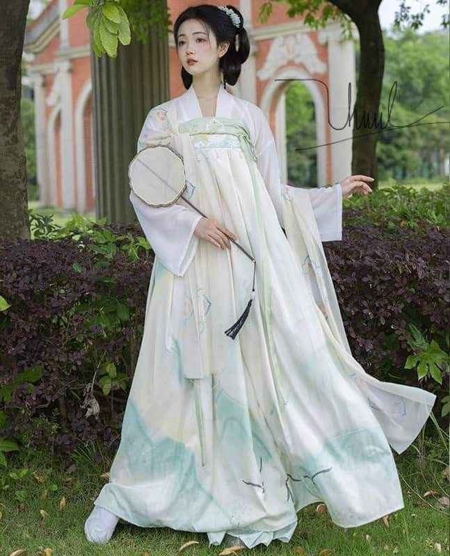 Maternal-Child Bonding Through Qipao:The Story of a Mother-Daughter Fashion Journey