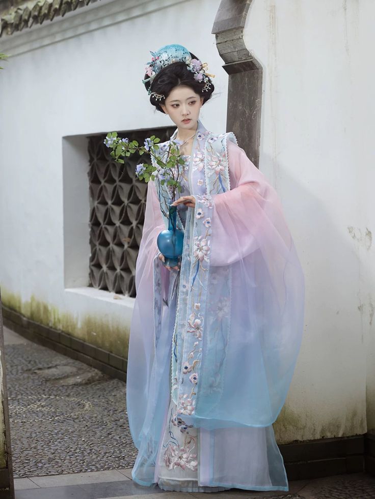 The Chic Short Black Cheongsam:A Modern Elegance