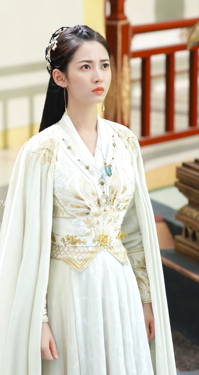 The Rise of Hanfu Hair Styling with Fake Buns and Wigs