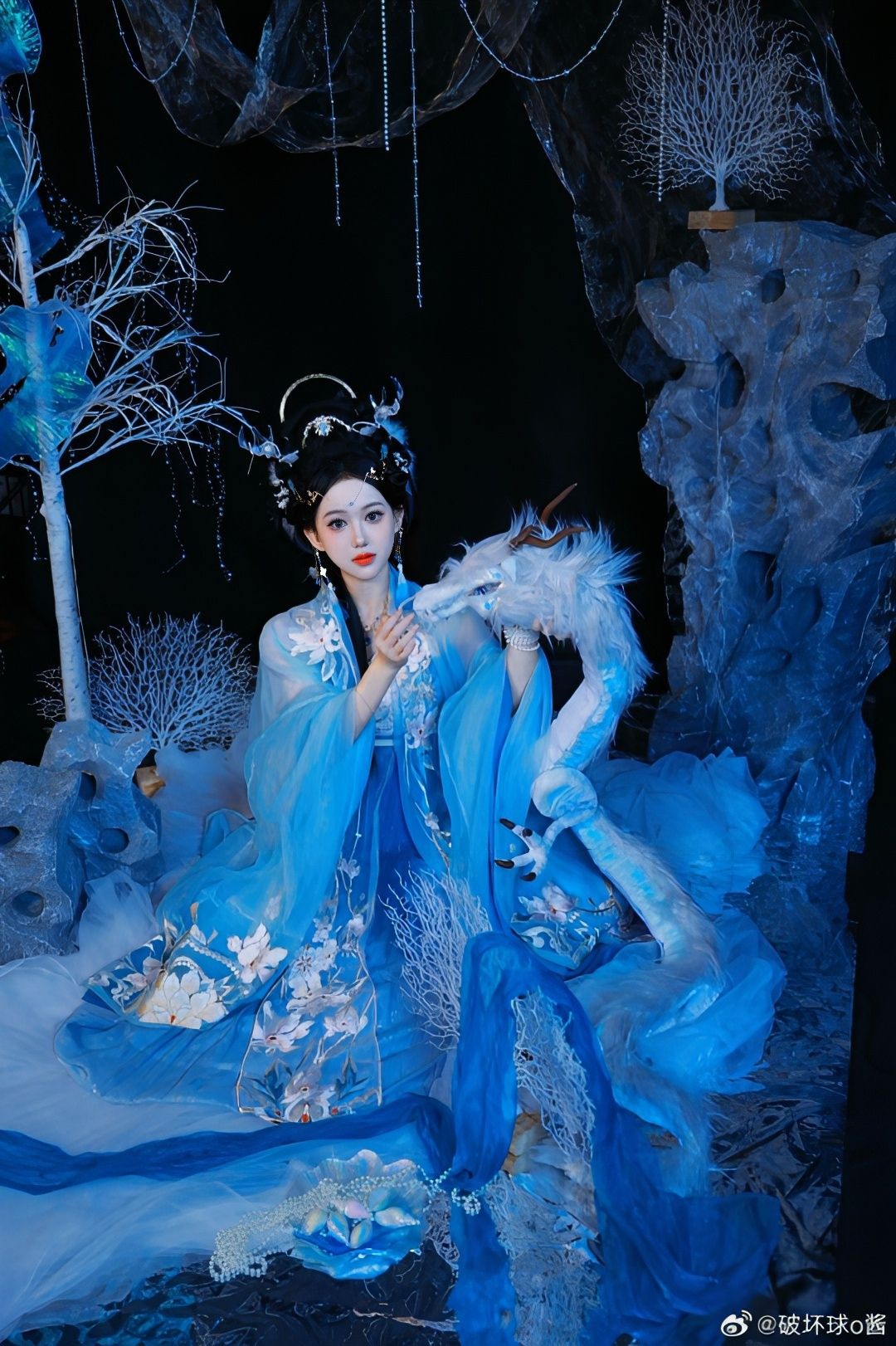 A Glance at the Elegant Qipao Set with Ode to Chinas Heritage