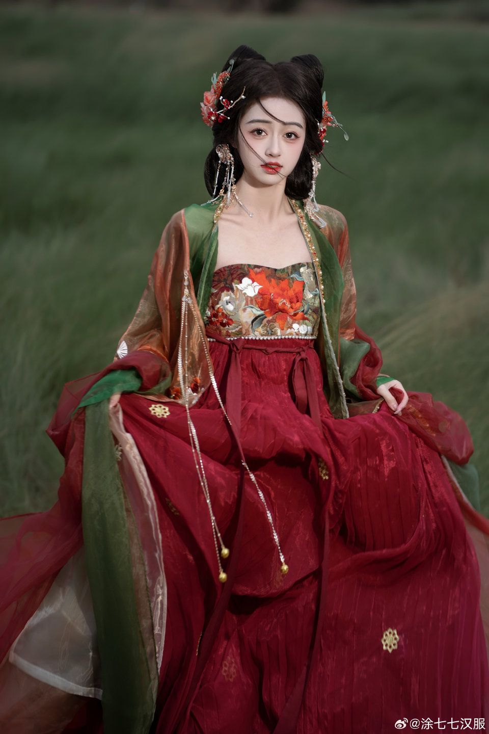 The Elegance of Long Purple Cheongsam:A Cultural Icon of Chinese Traditional Beauty